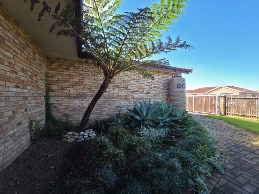 3 Bedroom Property for Sale in Wavecrest Eastern Cape